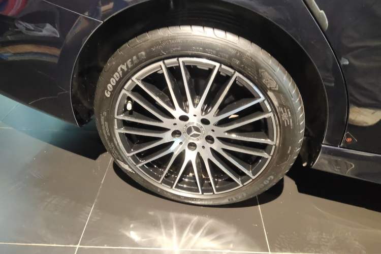 Used Mercedes-Benz C-Class 2023 C 260 L Sport Edition Right Rear Wheel Hub