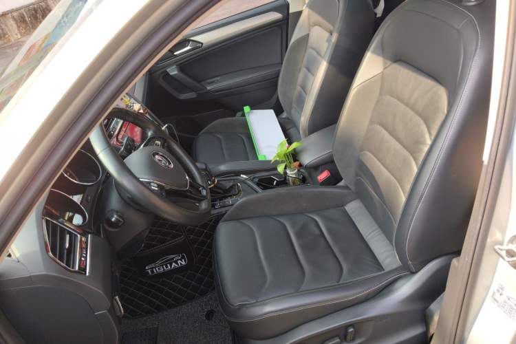 Used Volkswagen Tiguan L 2019 330TSI Automatic Two-Wheel Drive Panoramic Comfort Edition China V Standard Left Front Seat