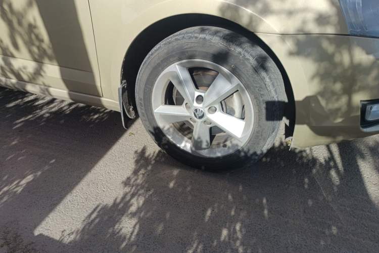 Used Skoda Octavia 2015 1.6L Manual Yijun Edition Right Front Wheel Hub