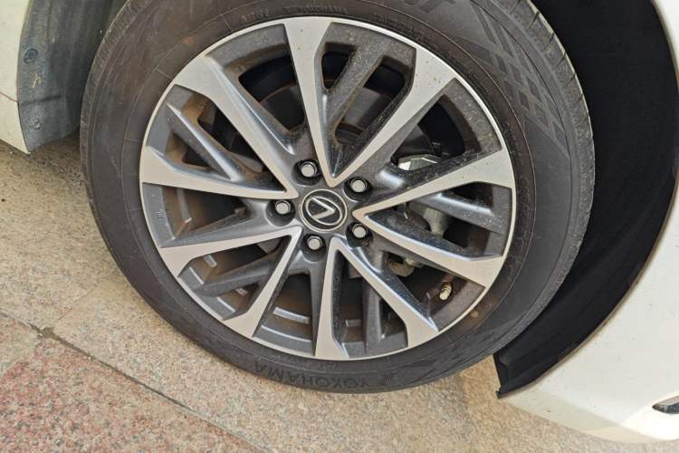 Used Lexus ES 2025 200 Premium Edition Right Front Wheel Hub