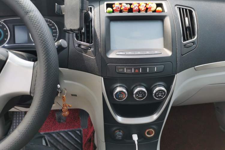 Used Geely Auto Vision 2015 1.5L Manual Elite Model Audio And AC Panel