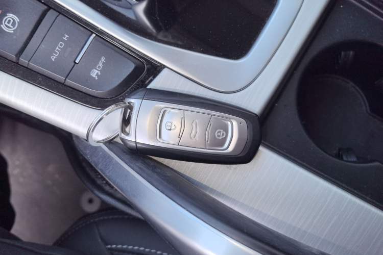 Used Geely Auto Emgrand X7 Sport 2020 1.8TD DCT Two-Wheel Drive Smart Connect 4G-Enabled Version Vehicle Key