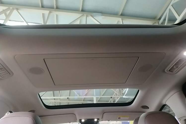 Used Li Auto i8 2025 Model Standard Version
