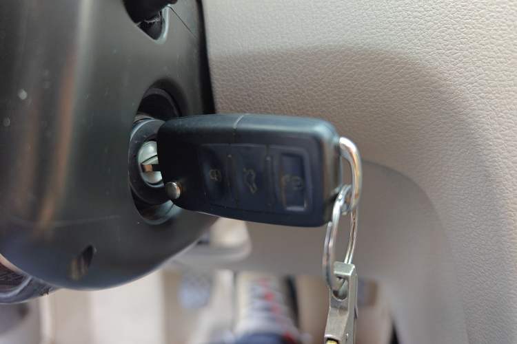 Used Volkswagen Bora 2013 1.6L Manual Fashion Edition Vehicle Key