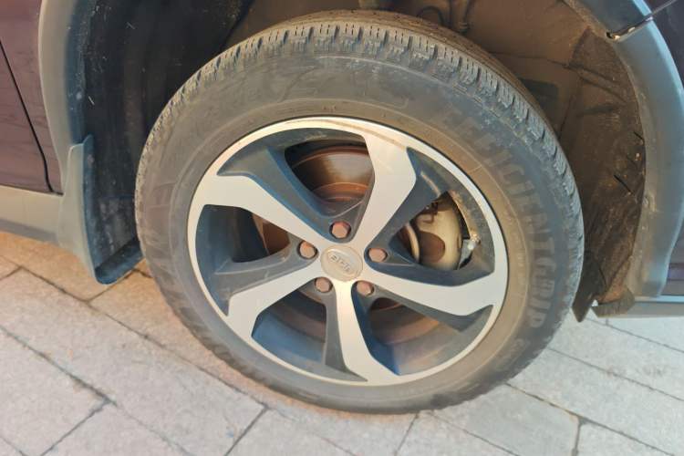 Used BYD S7 2015 2.0T Upgraded Automatic Luxury Version Right Front Wheel Hub