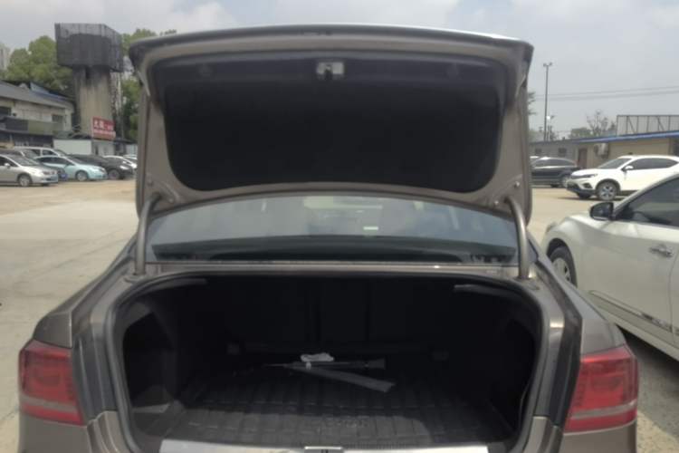 Used Volkswagen Magotan 2016 1.8TSI Smart Comfort Model Trunk