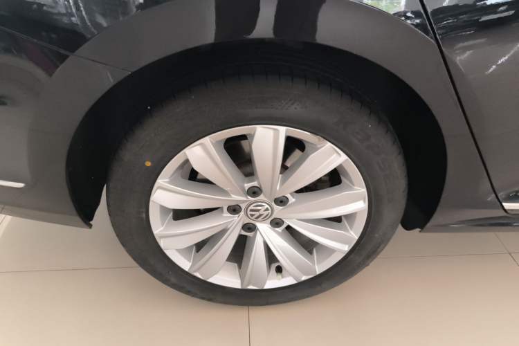 Used Volkswagen Passat 2019 330TSI Elite Edition China VI Right Rear Wheel Hub
