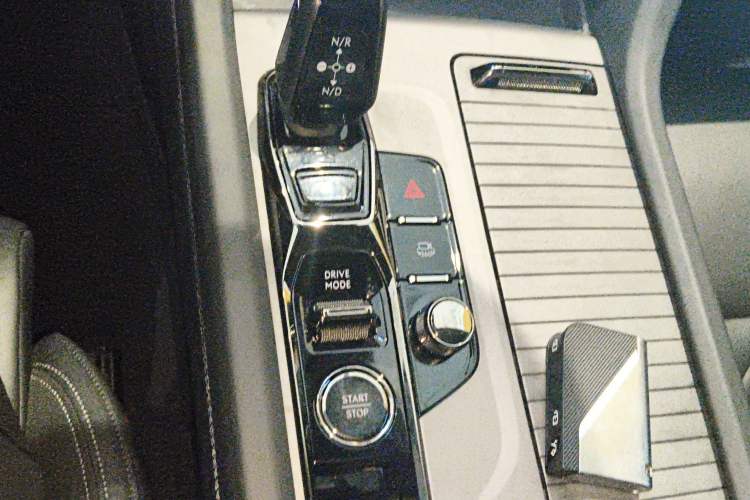 Used Lynk & Co 09 EM-P 2021 2.0T PHEV Halo Six-Seater
