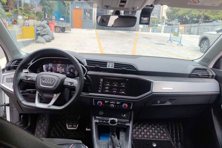 Used Audi Q3 2021 40 TFSI Fashion Dynamic Model