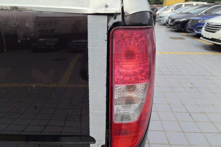 Used JMC Yuhu 7 2020 2.0T Diesel Automatic 2WD Comfort Plus Long Wheelbase China VI Emission Standard JX4D20A6L Right Rear Taillight