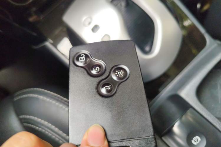 Used Renault Koleos 2014 2.5L Two-Wheel Drive Comfort Edition
