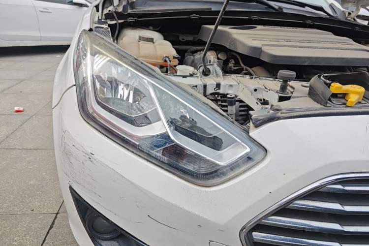 Used Ford Escort 2015 1.5L Manual Comfort Model Right Front Headlight