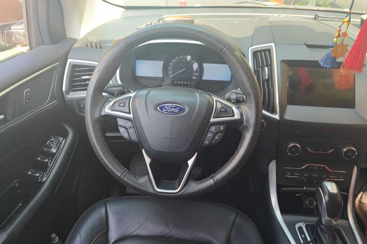 Used Ford Edge 2016 EcoBoost 245 Two-Wheel-Drive Titanium 7-Seater
