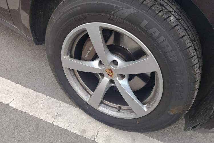 Used Porsche Macan 2017 Macan 2.0T Right Front Wheel Hub