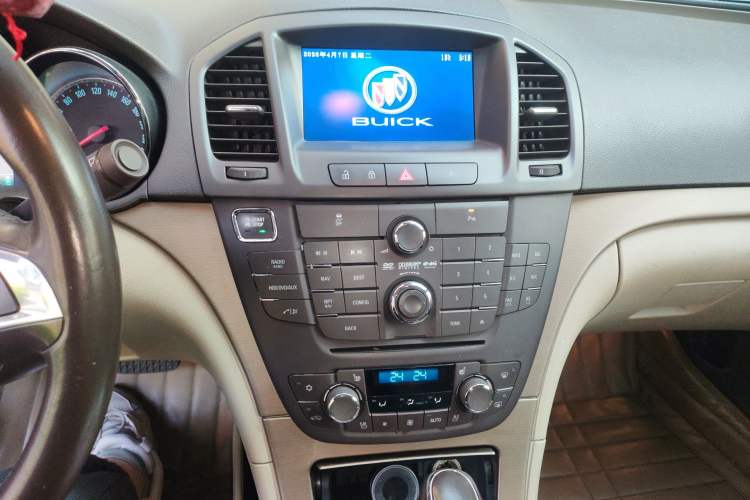 Used Buick Regal 2012 2.4L SIDI Flagship Edition Audio And AC Panel