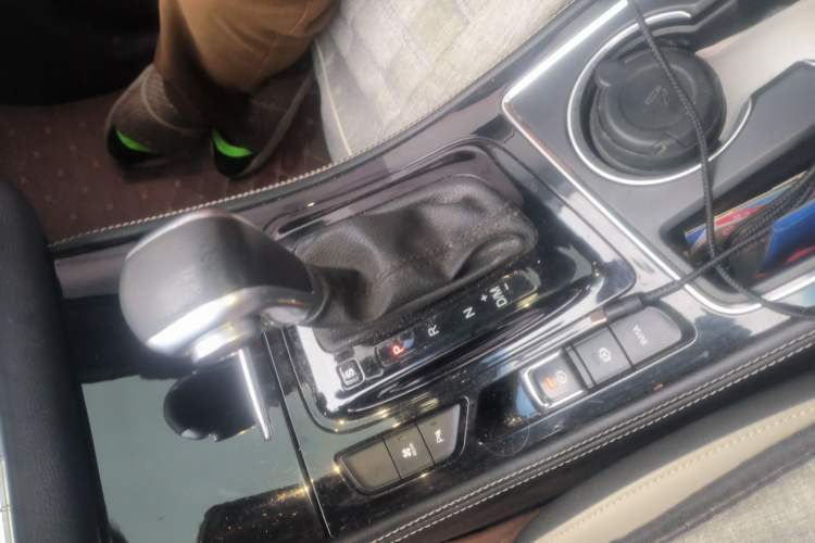 Used Baojun 730 2017 1.5T DCT Flagship Model 7 Seats China V Emission Standard Gear Lever