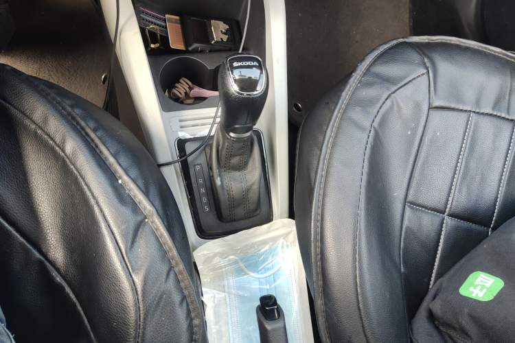 Used Skoda Fabia 2017 1.4L Automatic Car Enjoy Edition Gear Lever