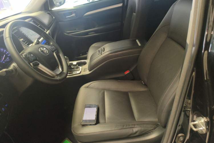 Used Toyota Highlander 2018 2.0T Four-Wheel Drive Luxury Edition 7 Seats China V Emission Standard
