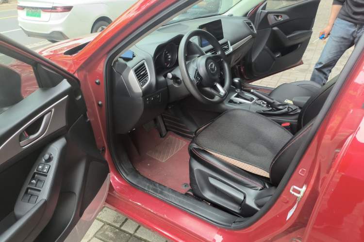 Used Mazda 3 Axela 2019 Cloud-Control Edition Hatchback 1.5L Automatic Comfort Model China VI Standard Driver Seat