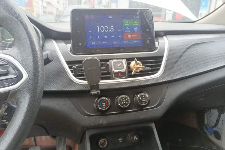 Used Baojun 730 2021 1.5L Manual Fashion Version 7 Seats Audio And AC Panel