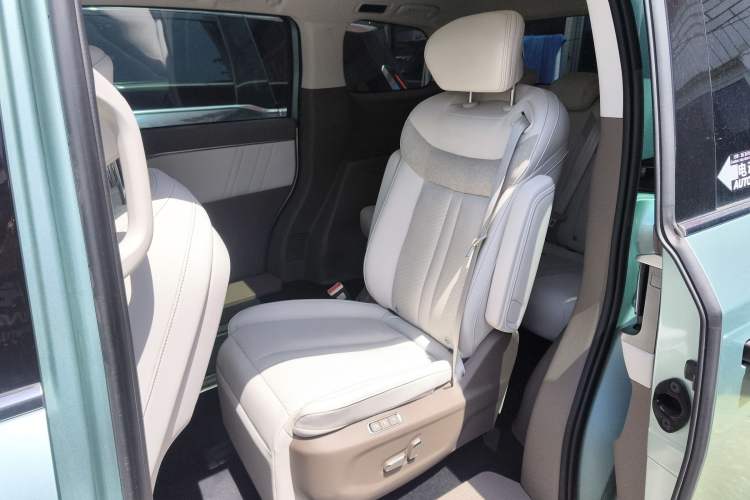 Used SAIC MAXUS Dajia 7 2024 605 km Extended Range Highland Version Six-Seater Left Rear Seat