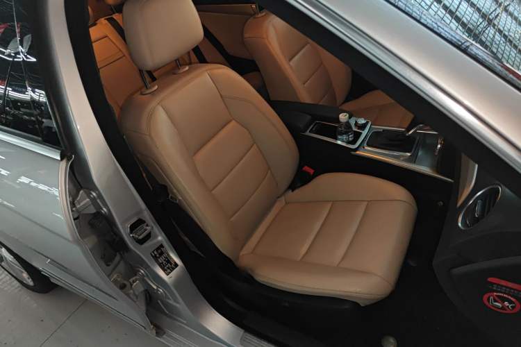 Used Mercedes-Benz C-Class 2011 C 200 Fashion Travel Edition