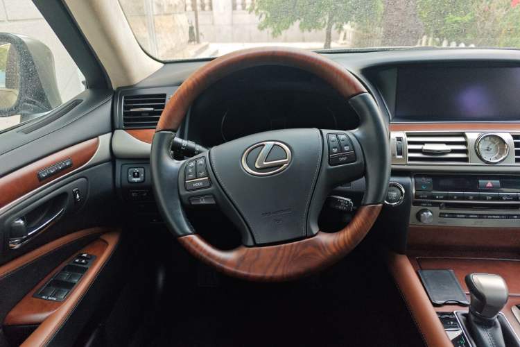 Used Lexus LS 2014 460L
