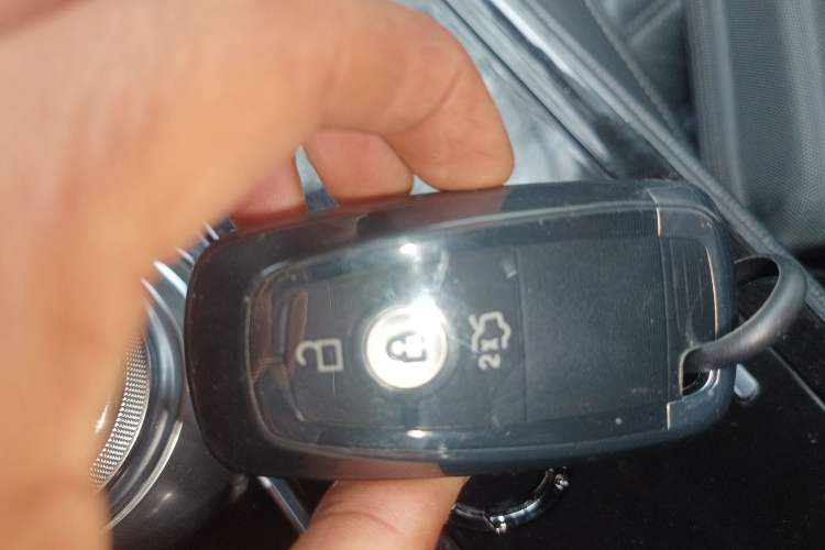 Used Ford Edge 2020 EcoBoost 245 Two-Wheel Drive Titanium 7-Seater Vehicle Key