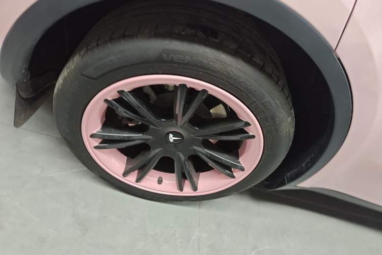 Used Tesla Model Y 2024 Long-Range All-Wheel-Drive Version
