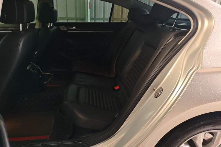 Used Volkswagen Magotan 2018 Facelift 330TSI DSG Luxury Model
