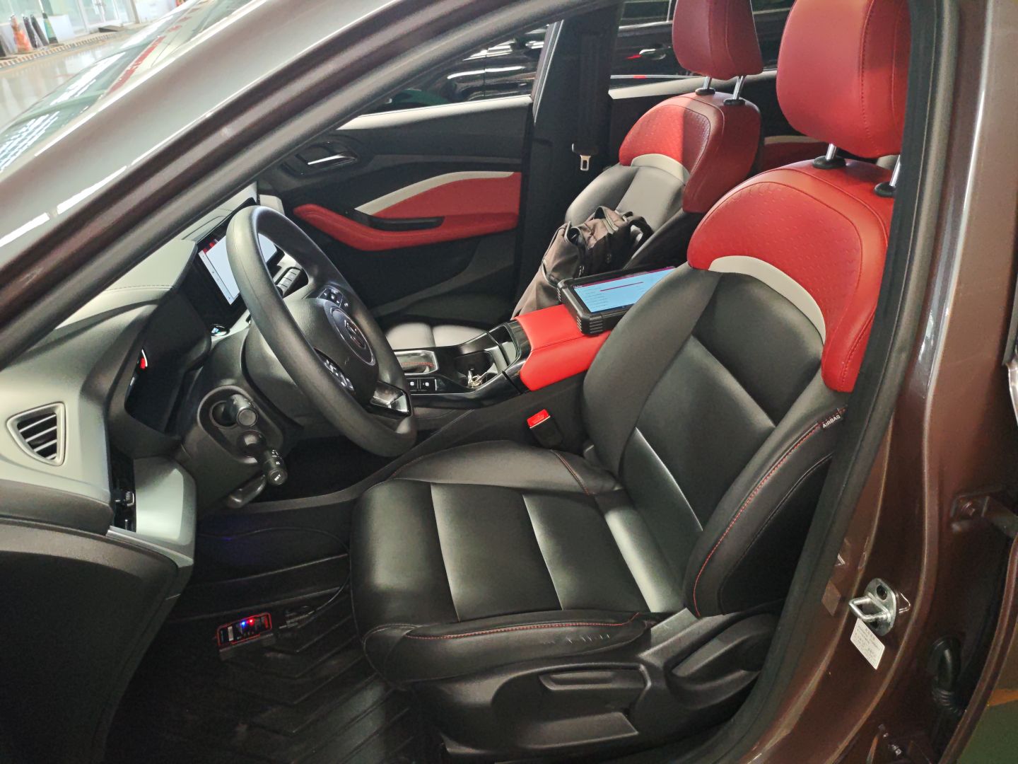 Переднее сиденье в автомобиле