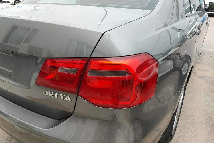 Used Volkswagen Jetta 2015 1.6L Automatic Comfort Model Right Rear Taillight