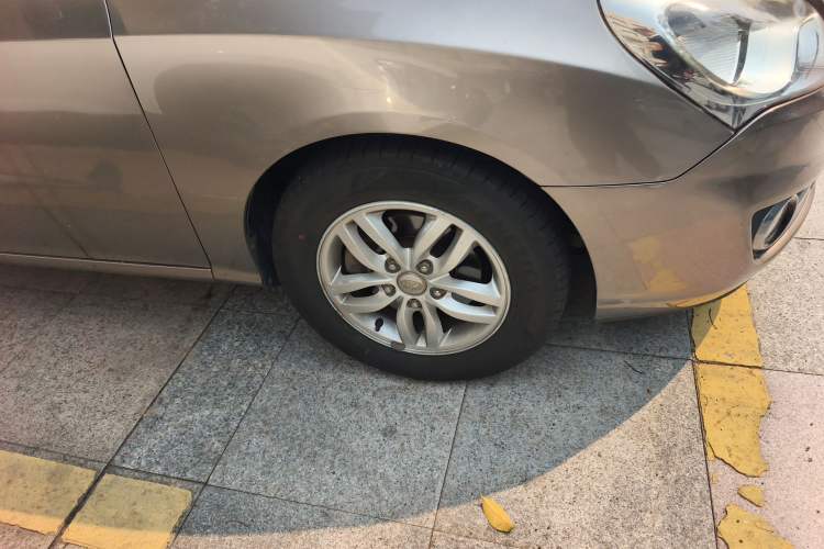 Used Hyundai Celesta 2011 1.6L Automatic Luxury Version Right Front Wheel Hub