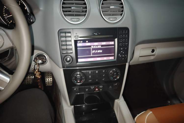 Used Mercedes-Benz M-Class 2010 ML 300 4MATIC