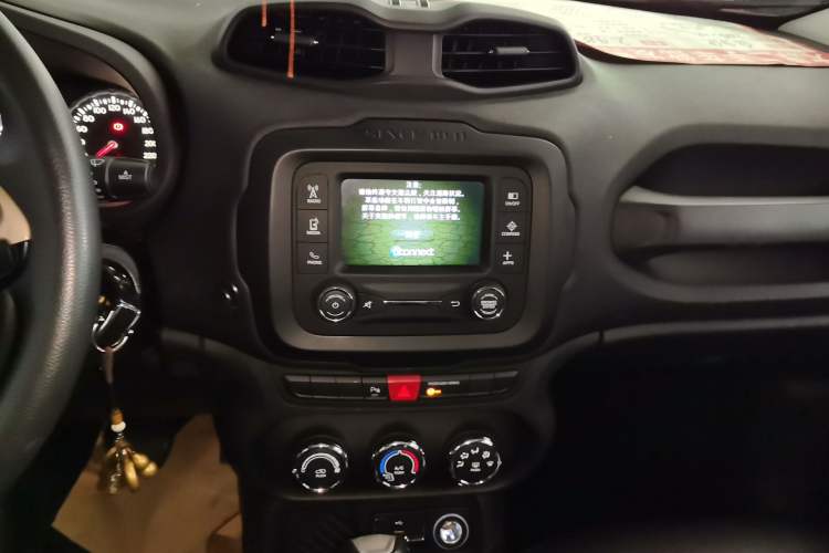 Used Jeep Renegade 2016 1.4T Automatic Jingneng Edition Audio And AC Panel