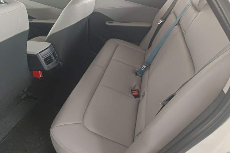 Used Toyota bZ3 2024 517 km Elite PRO Left Rear Seat