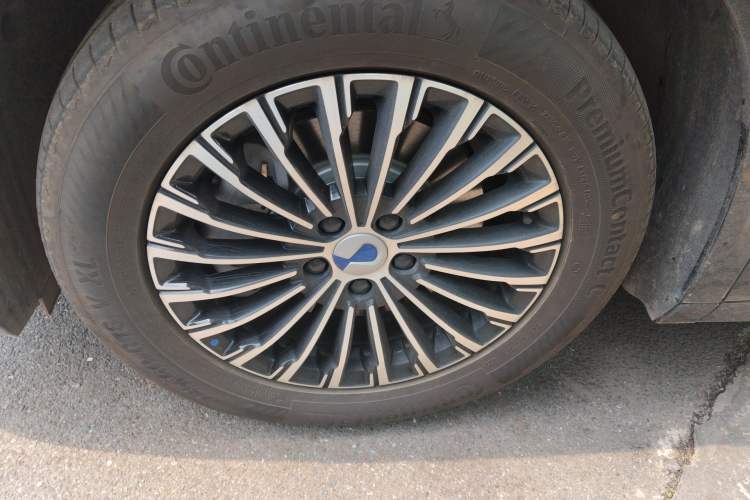 Used Denza D9 2025 DM-i Smart Drive 1020 Four-Wheel Drive Deluxe Model Exterior 4