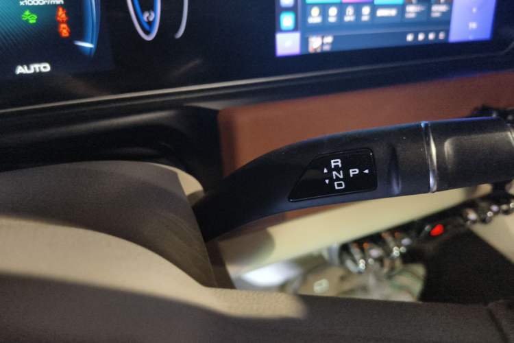 Used ORA Good Cat 2023 401 km Standard Range Luxury Version Lithium Iron Phosphate Gear Lever