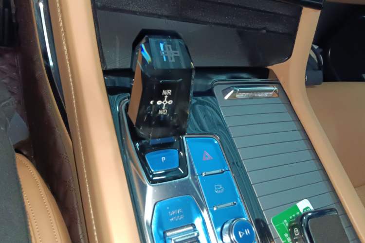 Used Lynk & Co 09 EM-P 2023 2.0TD EM-P Long-Range Version PM Six-Seater Gear Lever