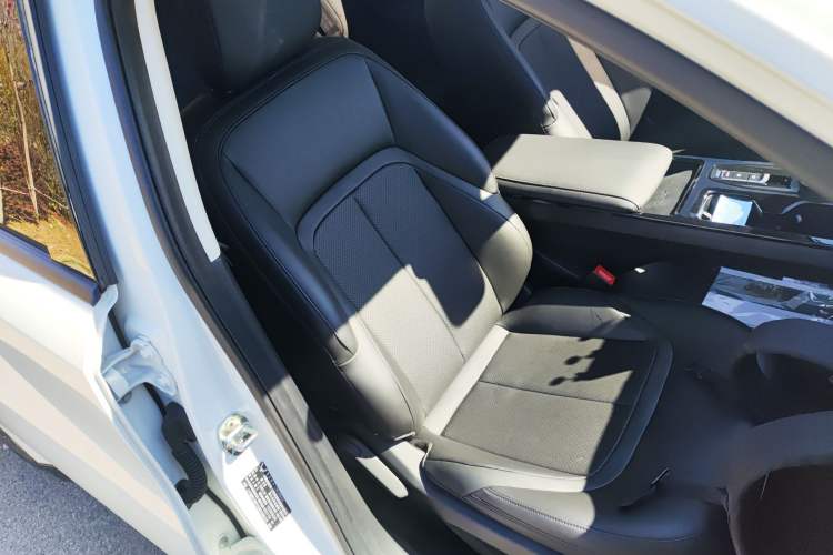 Used Wuling Xingguang 2024 Co-Creation Edition 410 Standard Model Right Front Seat