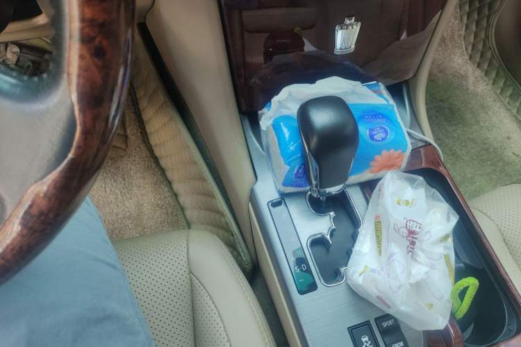 Used Toyota Crown 2012 2.5L Royal Gear Lever