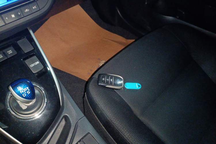 Used Toyota Levin 2016 Dual-Engine 1.8H GS E-CVT Elite Model with Sunroof