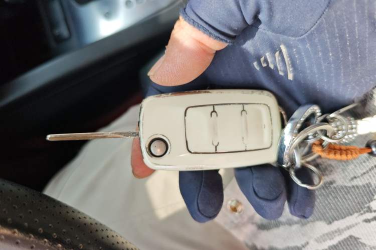 Used Volkswagen Sagitar 2011 1.6L Automatic Comfort Edition Vehicle Key