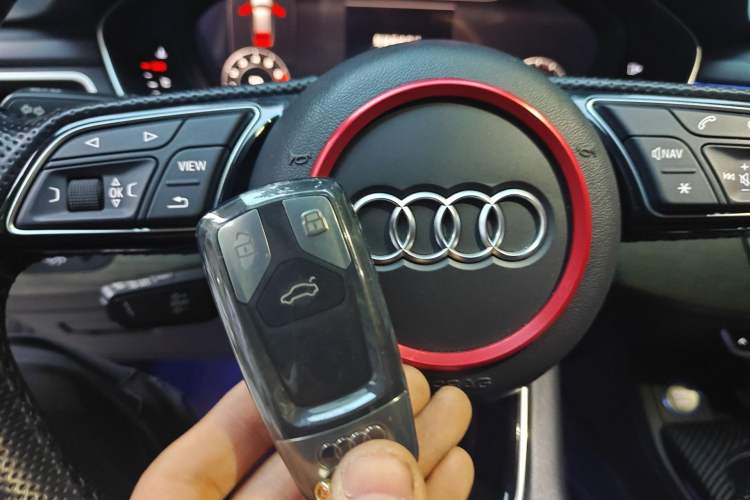 Used Audi A4L 2019 40 TFSI Fashion Edition China VI Emission Standard Vehicle Key