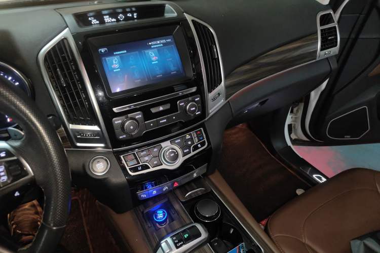 Used Haval H9 2017 2.0T Gasoline 4x4 Luxury 7-Seater
