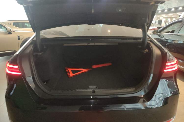 Used BMW i5 2024 eDrive 35L Luxury Package
