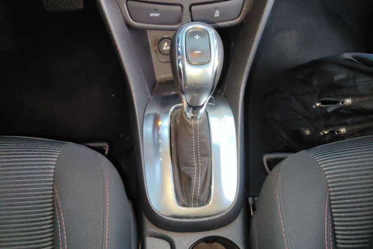 Used Buick Encore 2015 1.4T Automatic Two-Wheel Drive Urban Elite Version