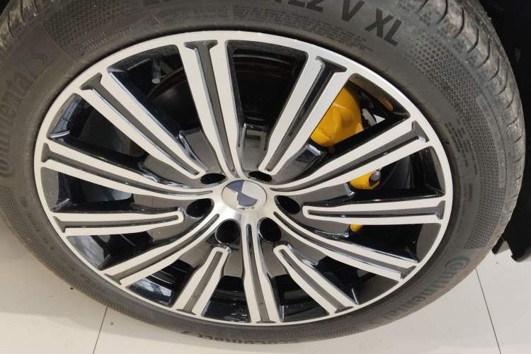 Used Denza N9 2025 Flagship Model Right Front Wheel Hub