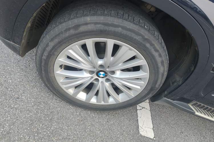 Used BMW X5 2017 xDrive28i Left Front Wheel Hub