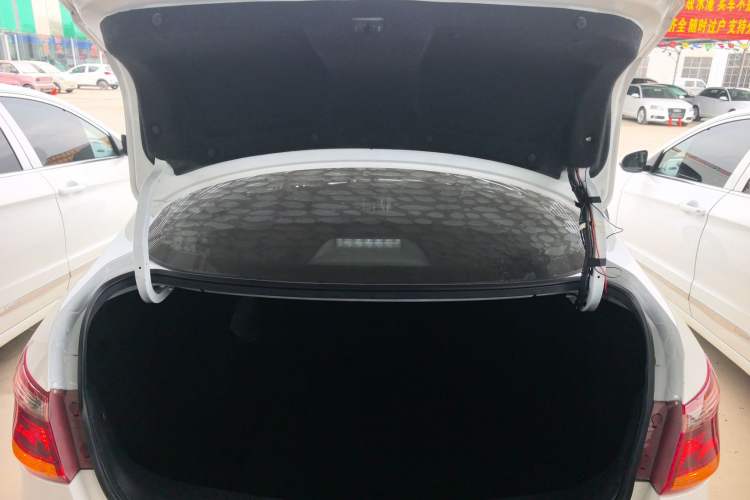 Used Dongfeng Aeolus E70 2023 500 Smart Version Lithium Iron Phosphate 48.6 kWh 110 kW Trunk